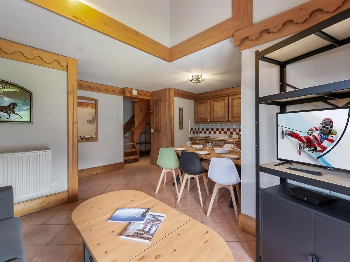 Les Allues Duplex A Meribel Village : Ski Aux Pieds, Piscine Et Spa Inclus - Fr-1-566-6 דירה