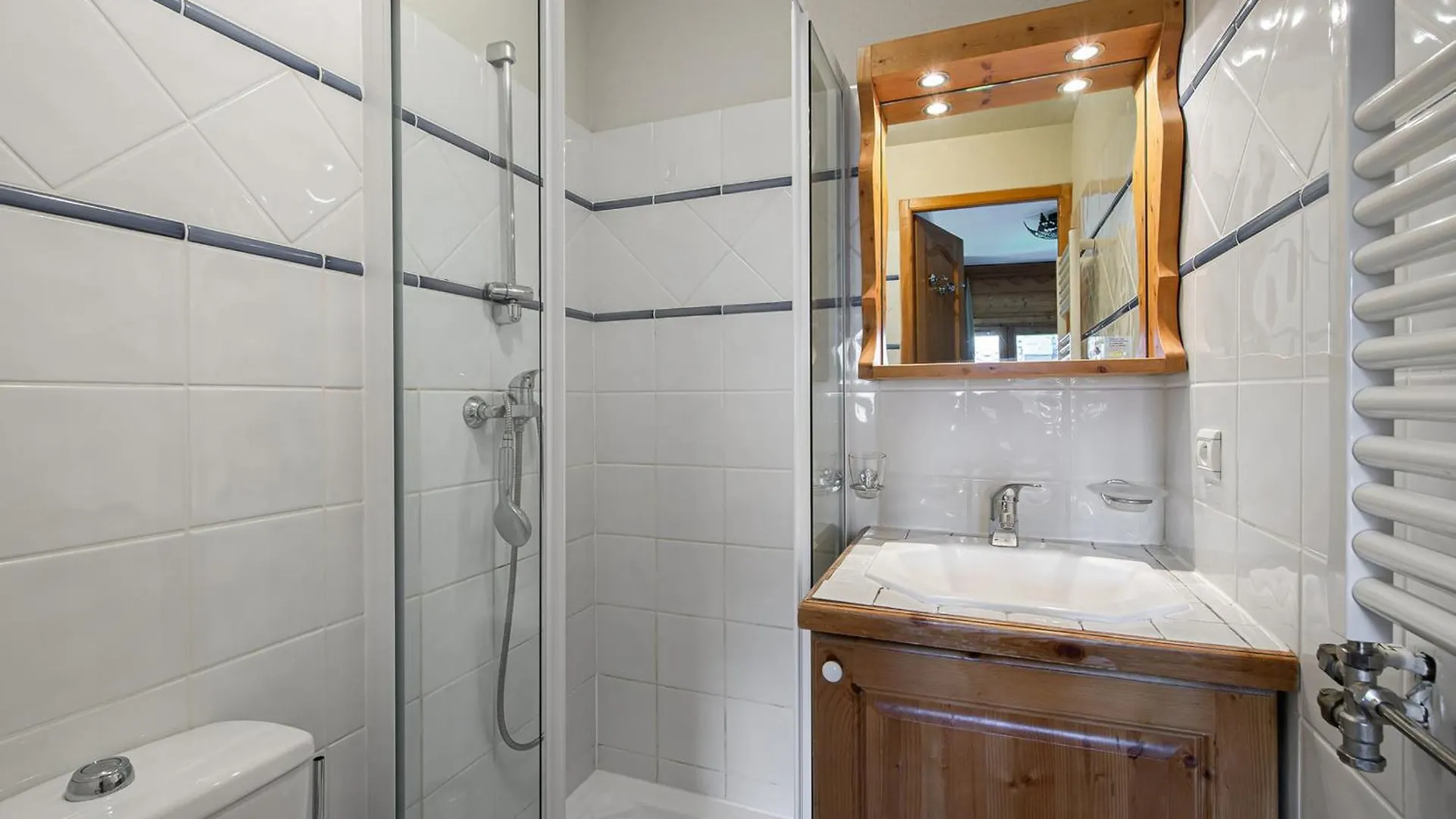 דירה Les Allues Duplex A Meribel Village : Ski Aux Pieds, Piscine Et Spa Inclus - Fr-1-566-6